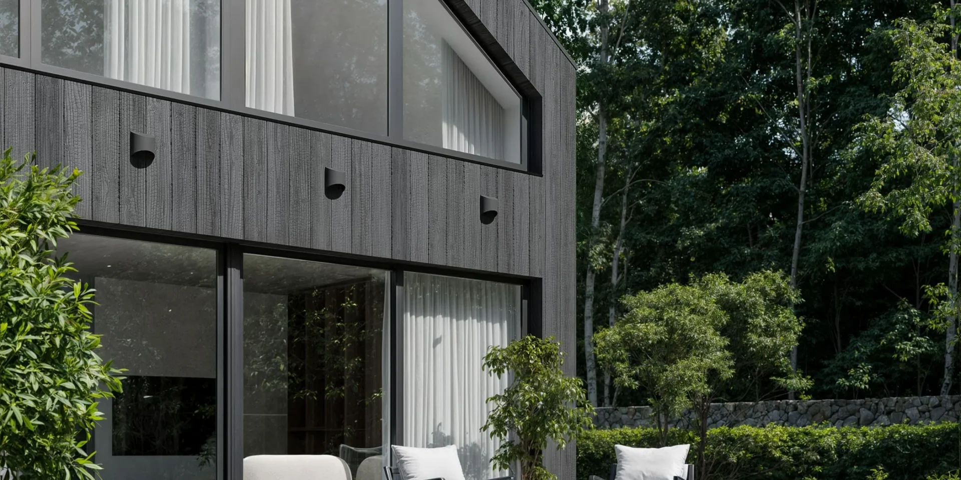 Modern House NewHouse 751 – dom stodoła o prostej bryle z przeszklonymi ścianami i elewacją z deski palonej