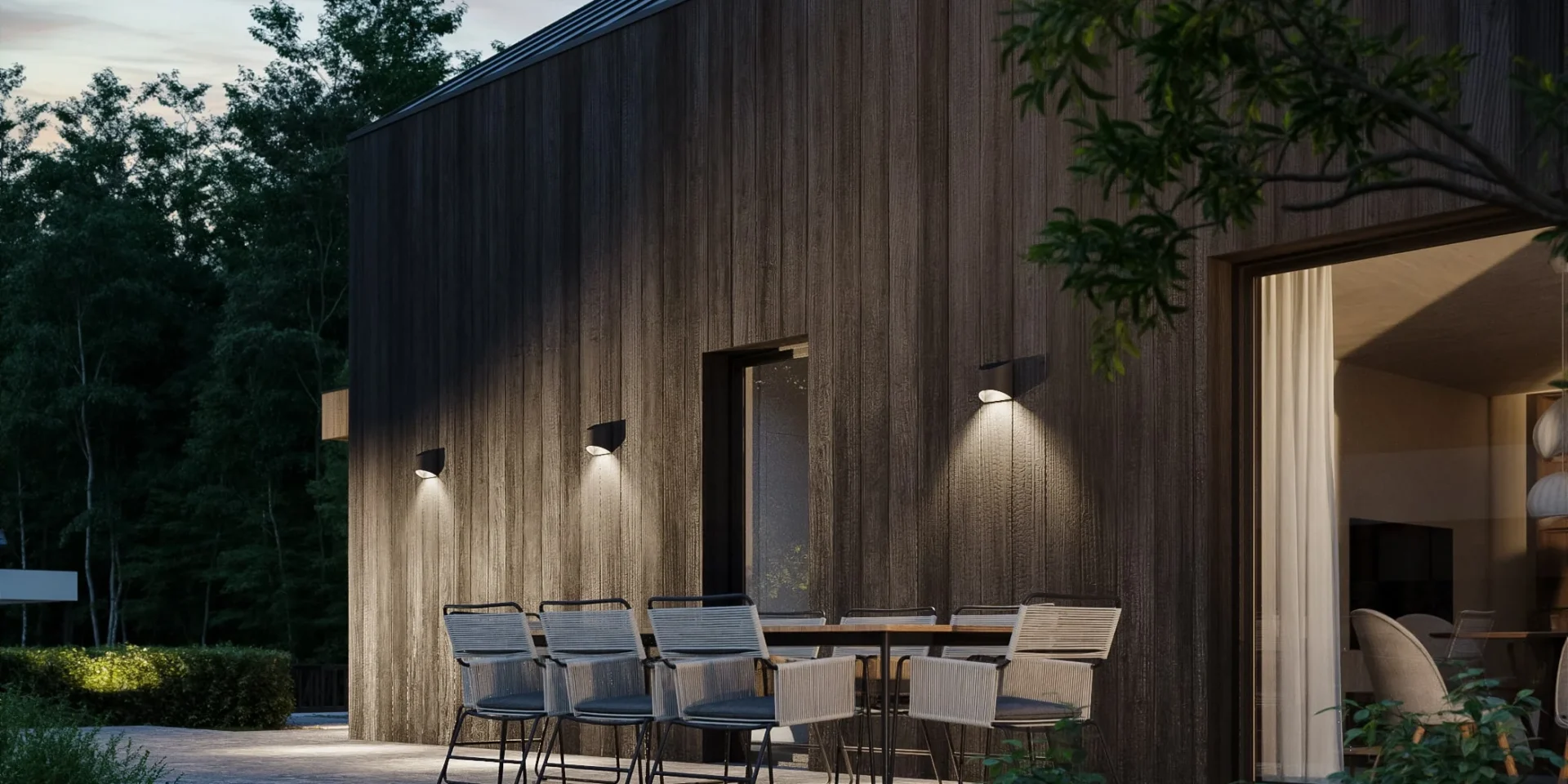 Parterowy dom typu stodoła NewHouse 751 z elewacją w desce palonej i dachem bezokapowym