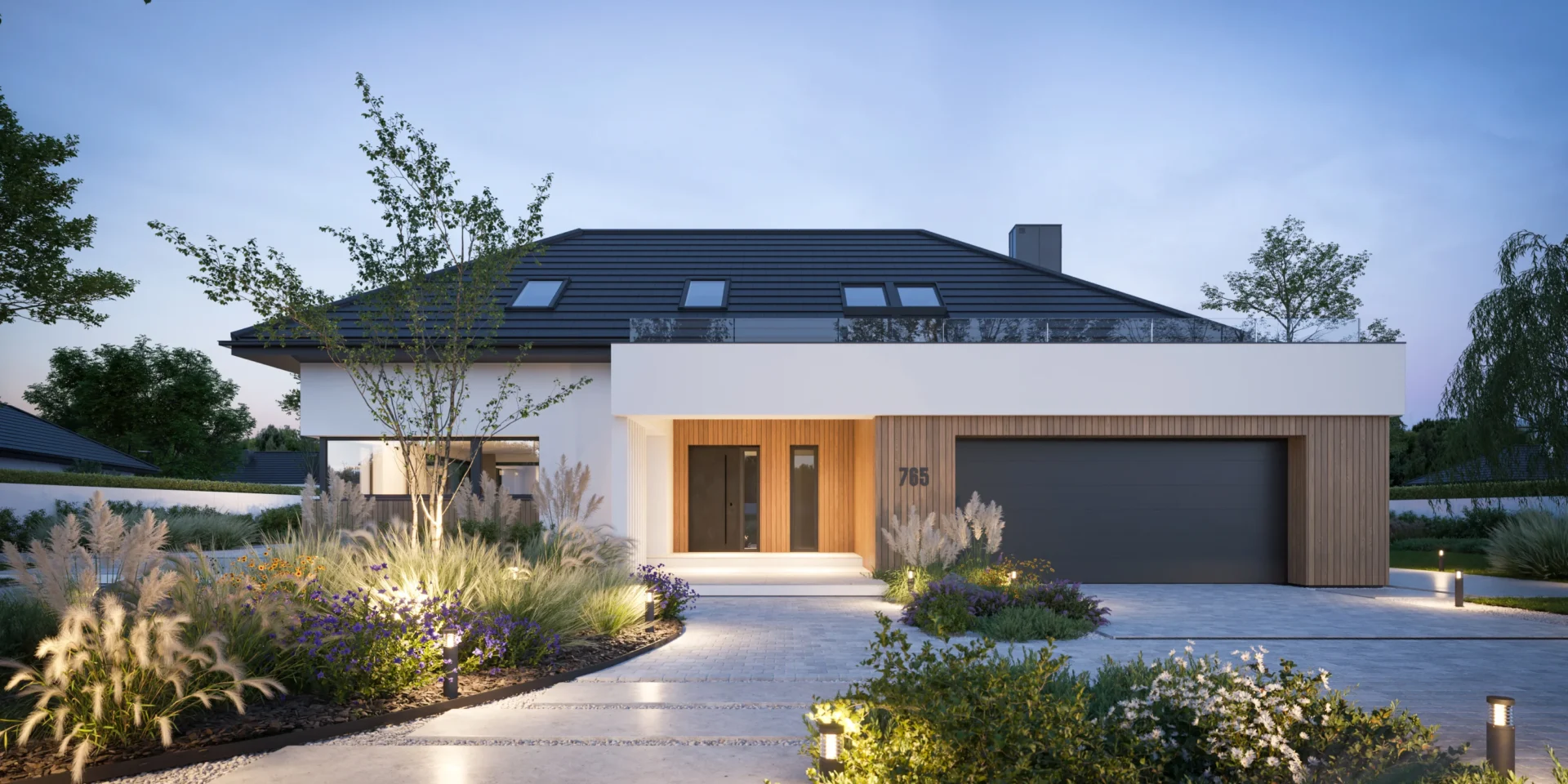 Projekt domu z poddaszem i wielospadowym dachem, biała elewacja z elementami drewna NewHouse 765